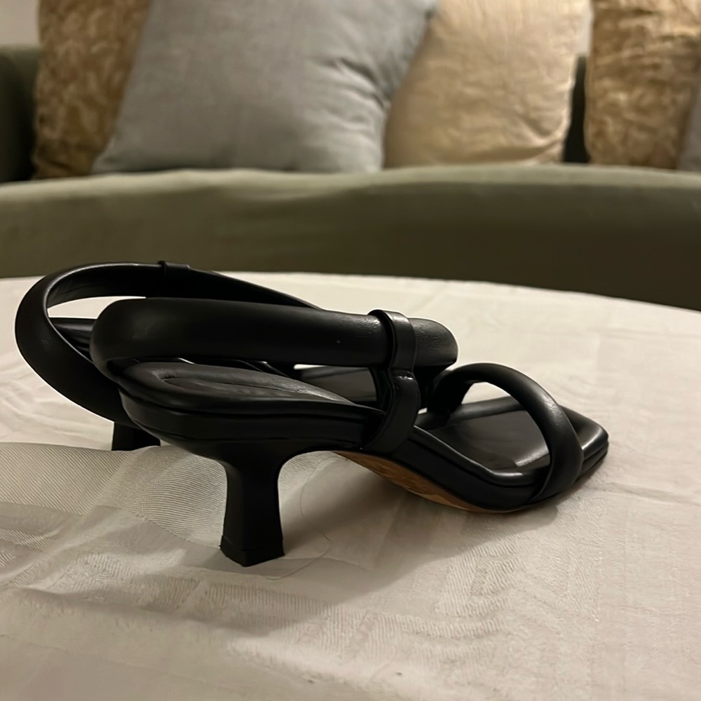 Heels - Picture 4 of 4